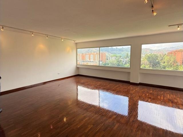 SE VENDE APARTAMENTO EN LOS SAMANES