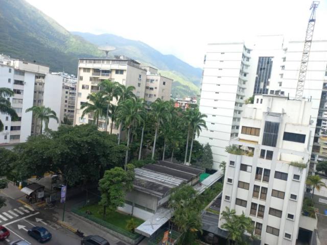 Se vende Apartamento en Los Palos Grandes 4ta Avenida