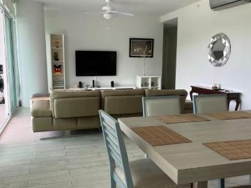 Se vende apartamento en Punta Barco, San Carlos