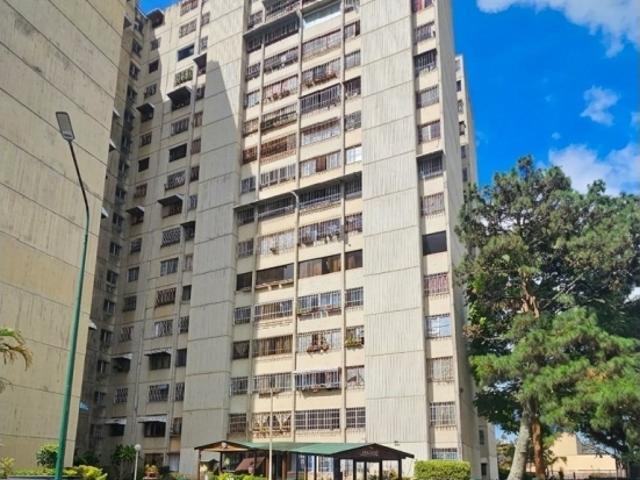 Se vende Apartamento Remodelado En la Rosaleda Sur San Antonio