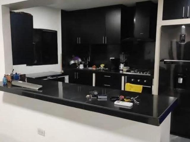se Vende Apartamento Semi Amoblado en el Bloque 52 53 del 23 de Enero