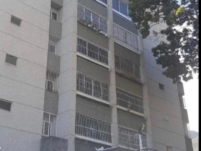Se Vende Apto remodelado 124m²+4H+3B+1M+1P P.Alta La Urbina 8298