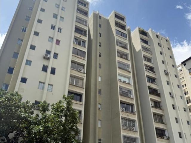 Se vende apto 100 mts2 3H,2B,1E Santa Rosa de Lima