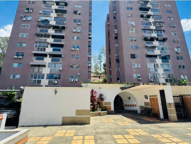 Se vende Apto 253m² 3h+s/3b+s/2p Terrazas del Club Hipico