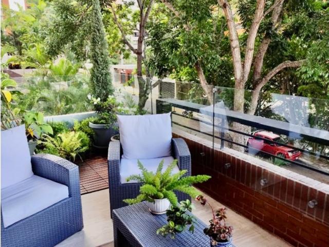 Se vende apto 225m2 3h+s/5b/4p Colinas de Valle Arriba