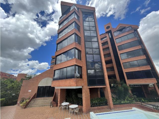 Se vende apto 370m2 4h+s/ 4+s/ 5p Colinas de valle arriba