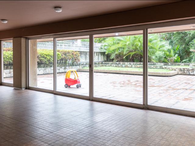 Se vende apartamento 300m2 La Florida 0647