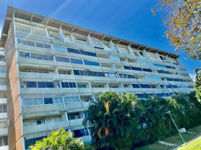 Se vende apto 87m2 3h/2b/1p Camuri Grande