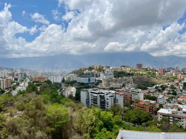 Se vende Apto 97,79m² 3h/2b/2p/ Guaicay