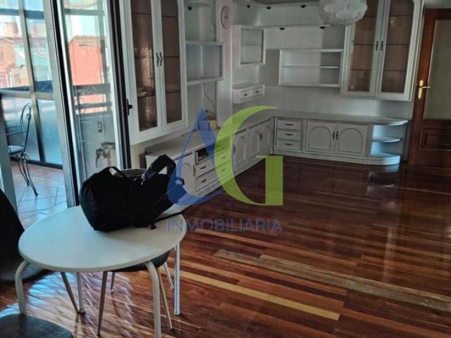 SE VENDE ATICO DE 3 HABITACIONES EN EL CENTRO DE LEON CON TERRAZA. ZONA INMACULADA