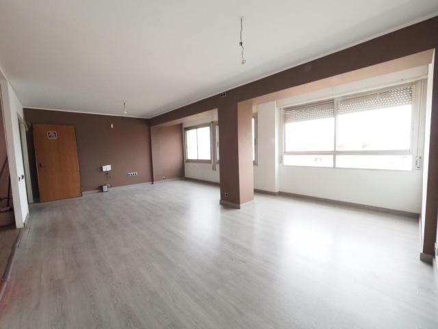 SE VENDE ÁTICO EN TERRASSA, ZONA LES ESCOLES
