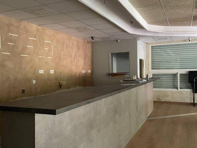 Se vende bajo comercial en perfecto estado