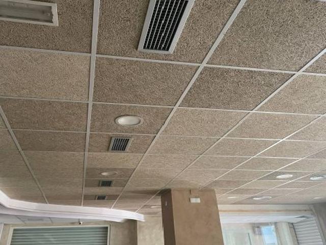 Se vende bajo comercial en perfecto estado