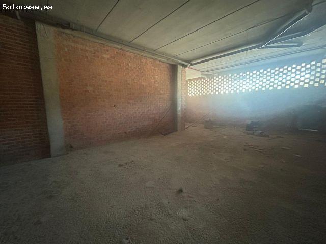 Se vende bajo comercial en Plaza de España – Ribeira