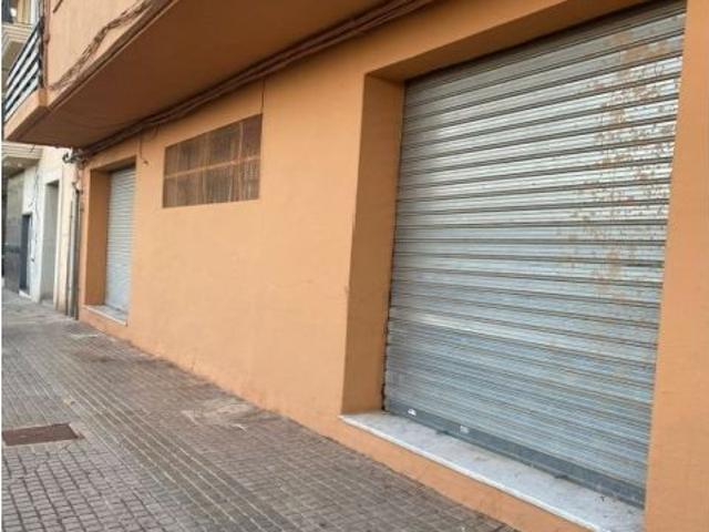 SE VENDE BAJO COMERCIAL QUE SE PUEDE CONVERTIR EN VIVIENDA DE 185 METROS