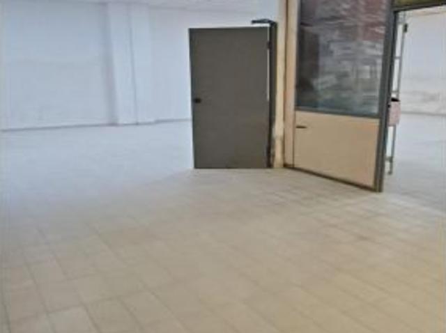 Se vende bajo de 442 m2 con salida de humos – ideal para múltiples usos