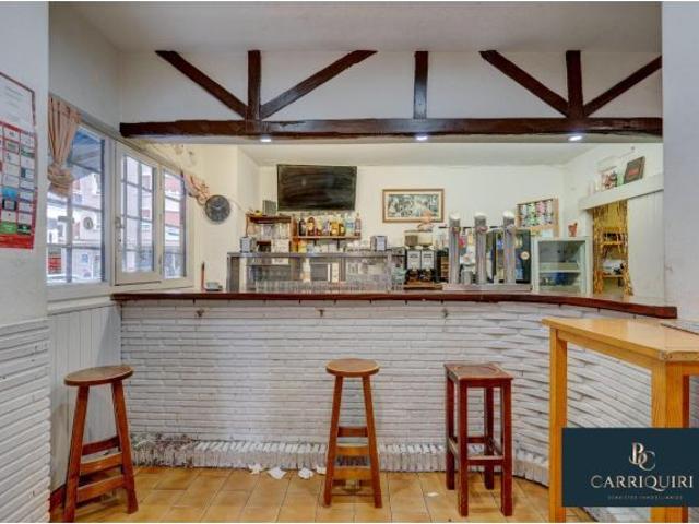Se vende bar en Pasaia Antxo – ubicación privilegiada y negocio en funcionamiento