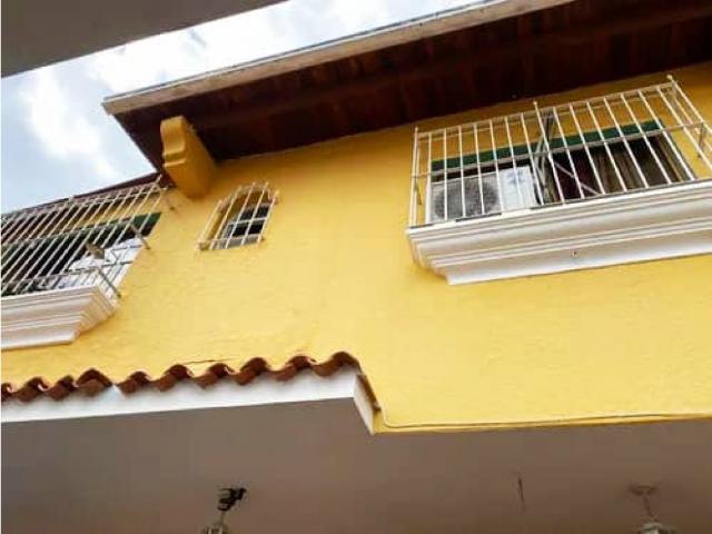 Se vende bella Quinta en Colinas de Santa Mónica