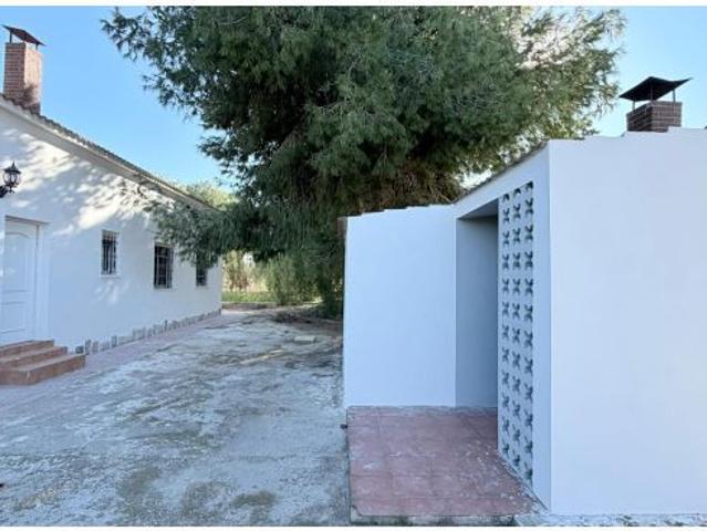 SE VENDE BONITO CHALET EN PERLETA