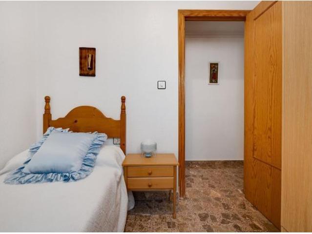 SE VENDE BONITO, AMPLIO Y LUMINOSO APARTAMENTO EN AVD. DE LAS HABANERAS! INMEJORABLE SITUACION!