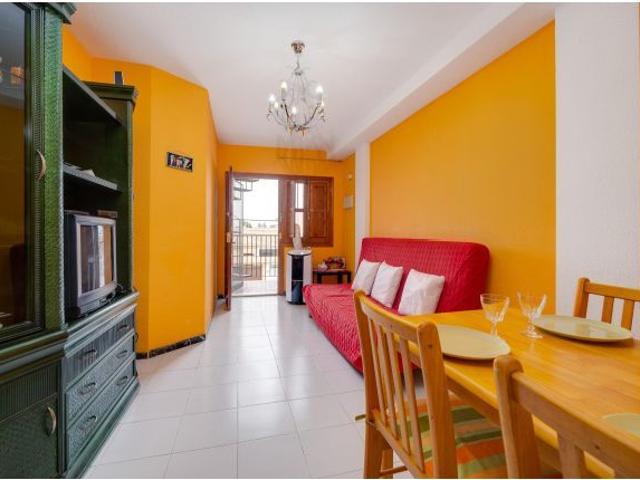 SE VENDE BONITO BUNGALOW EN PLANTA ALTA CON SOLARIUM PRIVADO!