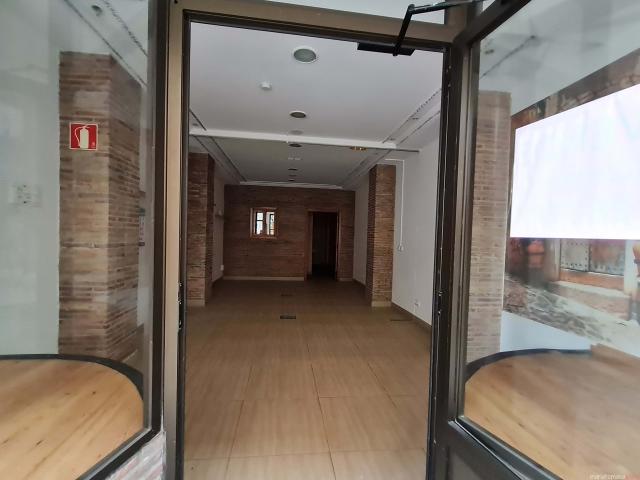 Se vende bonito local en la calle Gorbeia