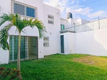 SE VENDE BONITA CASA A UN COSTADO DEL CENTRO VACACIONAL SIX FLAGS EN OAXTEPEC MORELOS