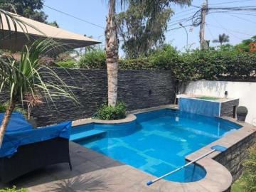 Se vende bonita casa con piscina en Surco