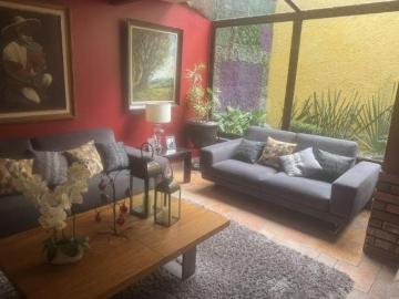 SE VENDE BONITA CASA EN CERRADA