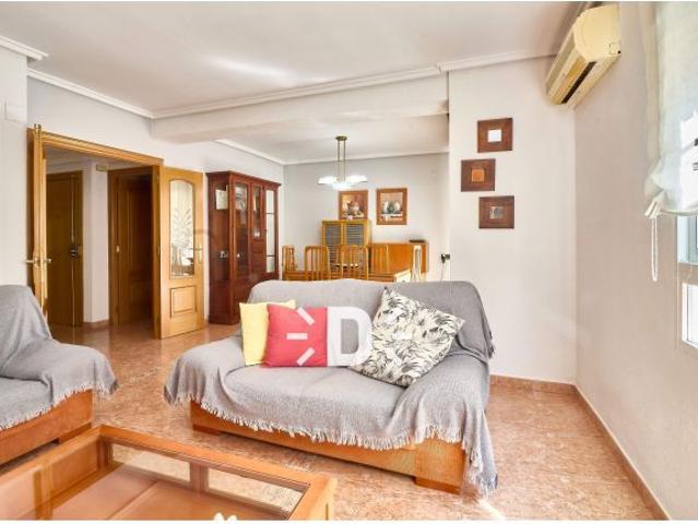 SE VENDE BONITA VIVIENDA EN BENETUSSER