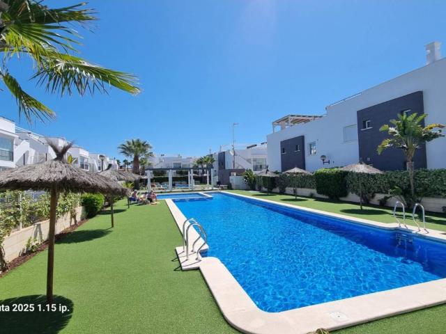 Se vende bungalow arriba