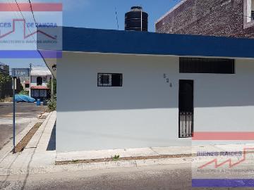 SE VENDE CASA NUEVA DE UNA PLANTA, 2 HABITACIONES, 2.5 WC, BIÓLOGOS 425 ESQUINA MATEMÁTICOS, VILLAS DEL MAGISTERIO, ZAMORA, MICHOACÁN onamiento Villa Olímpica