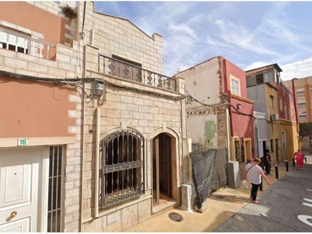 Se vende Casa OKUPADA en Calle Mariposa 14 Almería, Almería