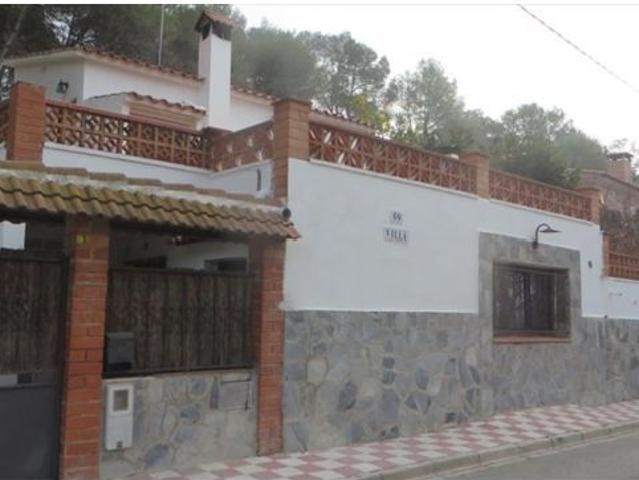 Se vende Casa OKUPADA en Calle Santiago Rusiol 59 Esparreguera, Barcelona