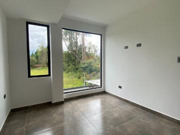 Se vende casa a estrenar en tumbaco