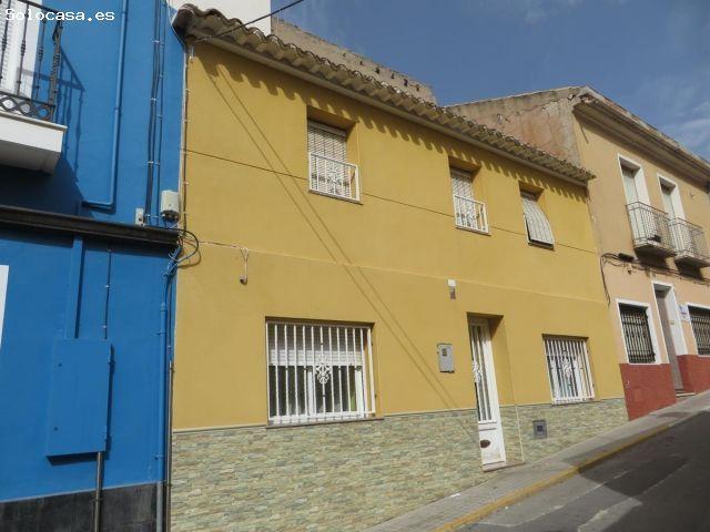 Se vende Casa Adoada OKUPADA en Ramon Y Cajal 19 Sax Alicante/Alacant