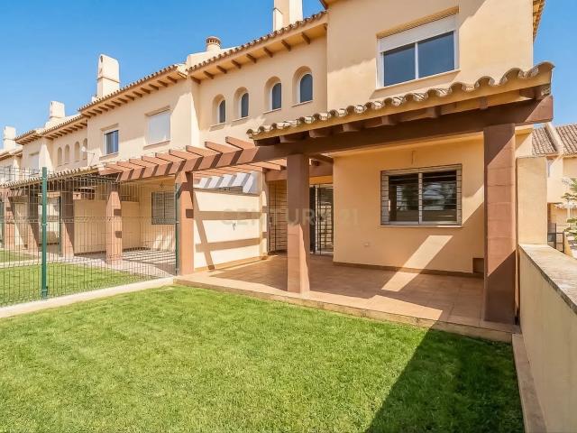 Se vende casa adosada cerca de la playa. Sitio de Calahonda