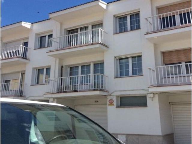 Se vende Casa ADOSADA en Calle Soler I Puigdollers en Sant Vicenç de Castellet, Barcelona