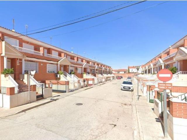 Se vende casa adosada OKUPA en Tomelloso Ciudad Real