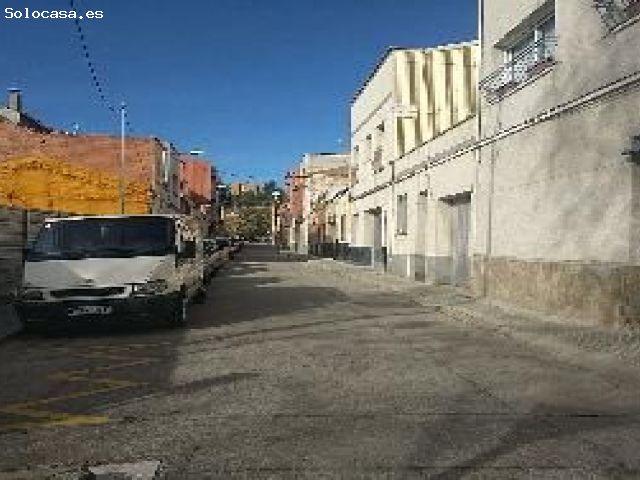 Se vende Casa Adosada OKUPADA en Vint I Dos De Juliol 75 Terrassa, Barcelona