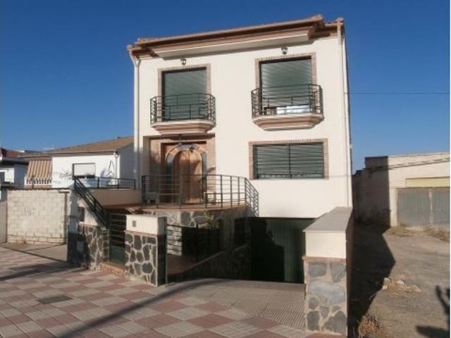 Se vende Casa Adosada OKUPADA en Avenida Avenida Andalucía 85 Alcaudete, Jaén