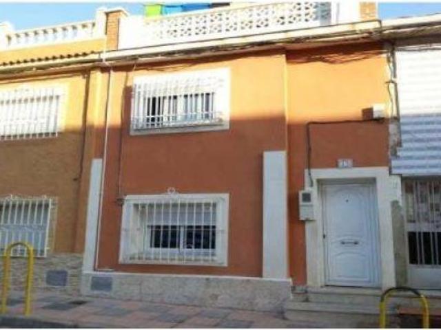 Se vende Casa Adosada OKUPADA en Bartolome Sportono 13 Cartagena, Murcia