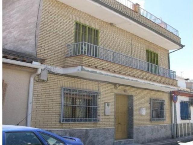 Se vende Casa Adosada OKUPADA en Calle Calle Argentina 19 Santa Fe, Granada