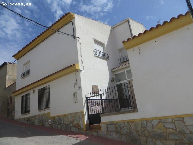 Se vende Casa Adosada OKUPADA en Calle Callejón Once 16 Fuentealbilla, Albacete