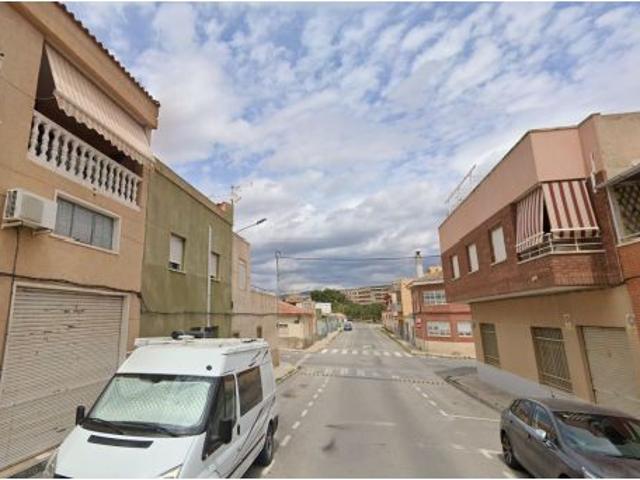 Se vende Casa Adosada OKUPADA en Caridad 12 Elda, Alicante/Alacant