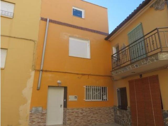 Se vende Casa Adosada OKUPADA en Plaza Iglesia 3 Senyera, Valencia/València