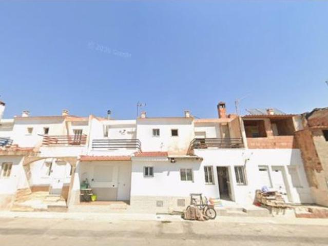 Se vende Casa Adosada OKUPADA en Plaza ISLAS BALEARES Nº 6 Zurgena Almería