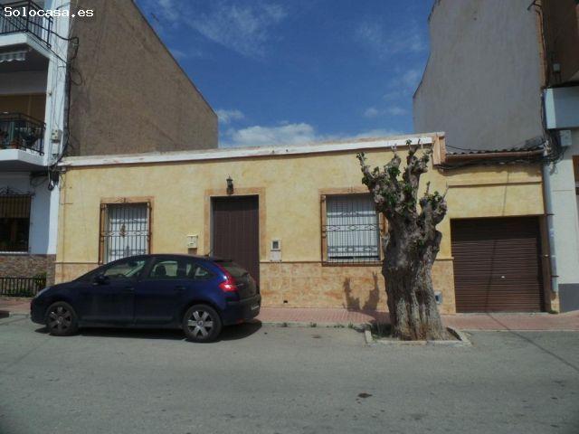 Se vende Casa Adosada OKUPADA en Reina Fabiola 13 Callosa de Segura, Alicante/Alacant