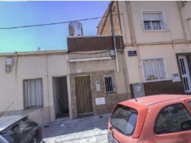 Se vende Casa Adosada OKUPADA en Sant Ferran 31 Terrassa, Barcelona