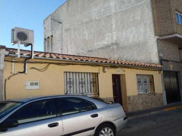 Se vende Casa Adosada OKUPADA en Santo Tomas 11 Talavera de la Reina, Toledo